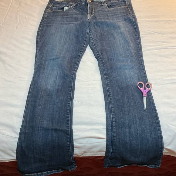 American Eagle Outfitters Dark Blue Skinny Kick Jeans - Picture 3 of 8
